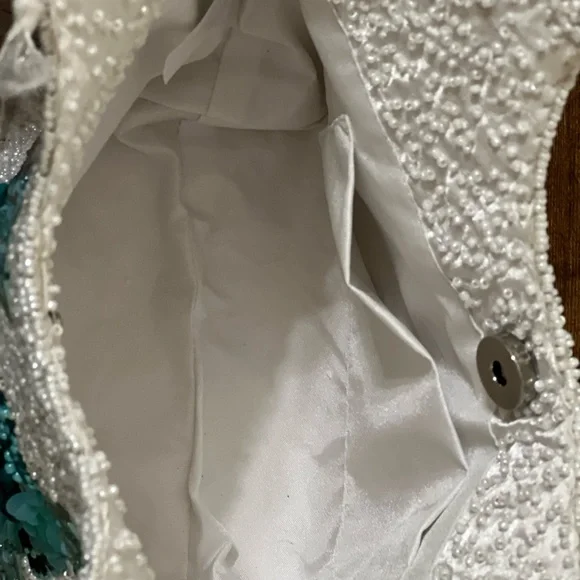 Viral Beaded Sea Turtle Handbag (Handmade) - Picture 10 of 13